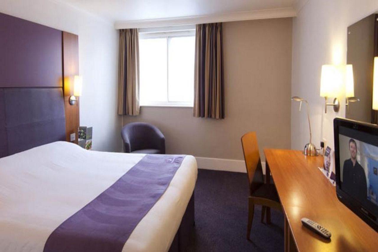 Premier Inn Stoke - Trentham Gardens Esterno foto
