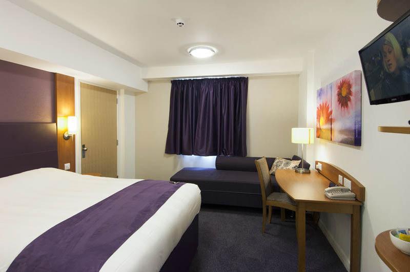 Premier Inn Stoke - Trentham Gardens Esterno foto